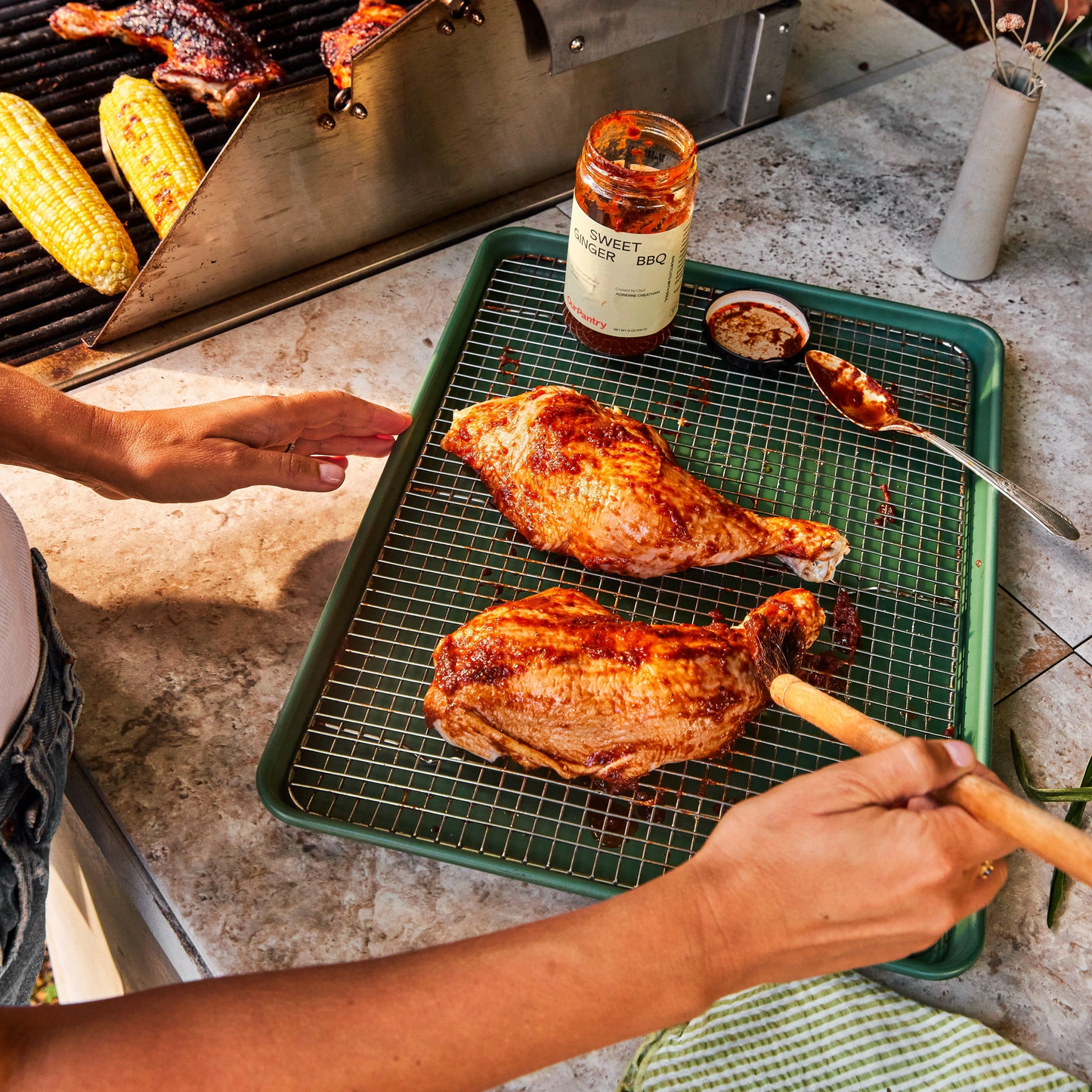 Our Pantry의 달콤한 생강 BBQ 소스